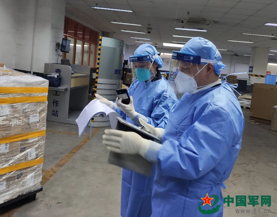 了不起的退役軍人丨40歲從軍醫“跨界”到海關(guān)，他竟還能年年拿第一！