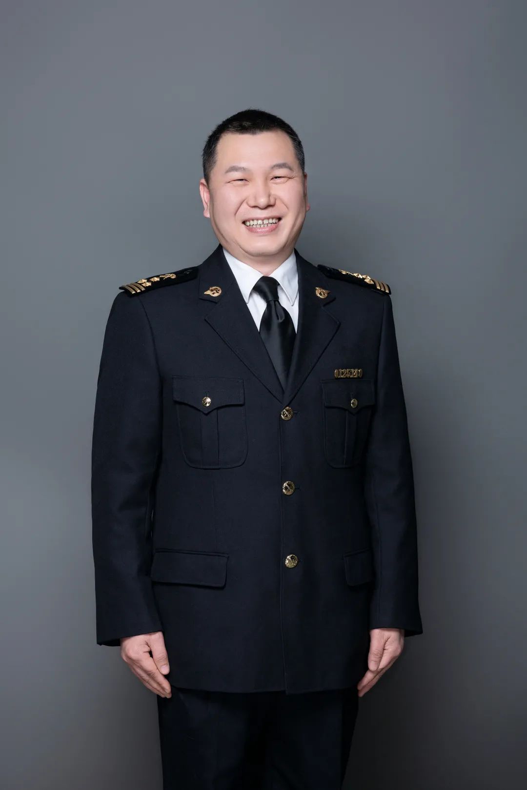 了不起的退役軍人丨40歲從軍醫“跨界”到海關(guān)，他竟還能年年拿第一！