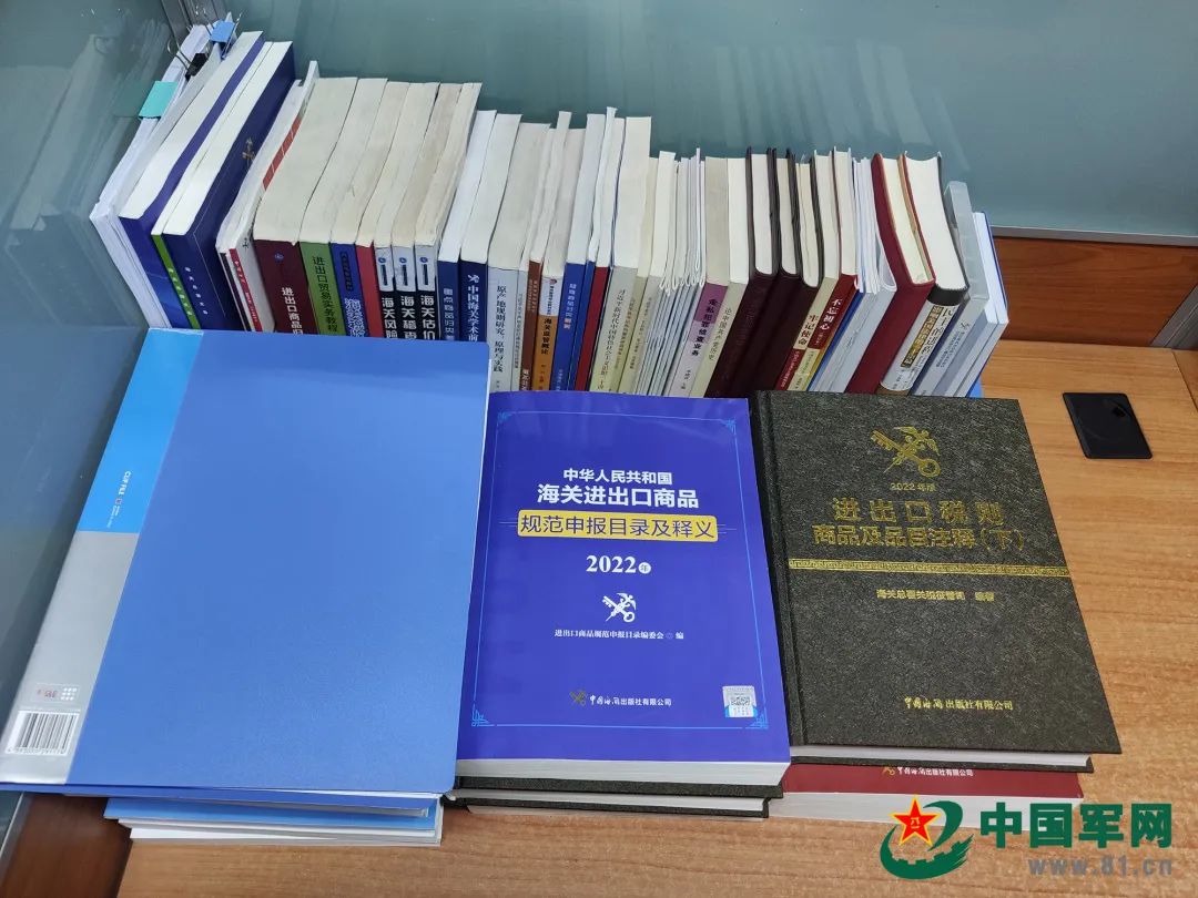 了不起的退役軍人丨40歲從軍醫“跨界”到海關(guān)，他竟還能年年拿第一！