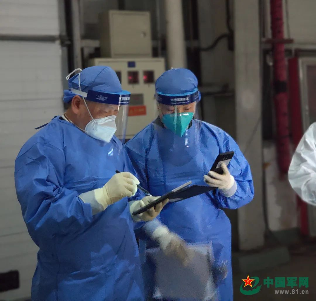 了不起的退役軍人丨40歲從軍醫“跨界”到海關(guān)，他竟還能年年拿第一！