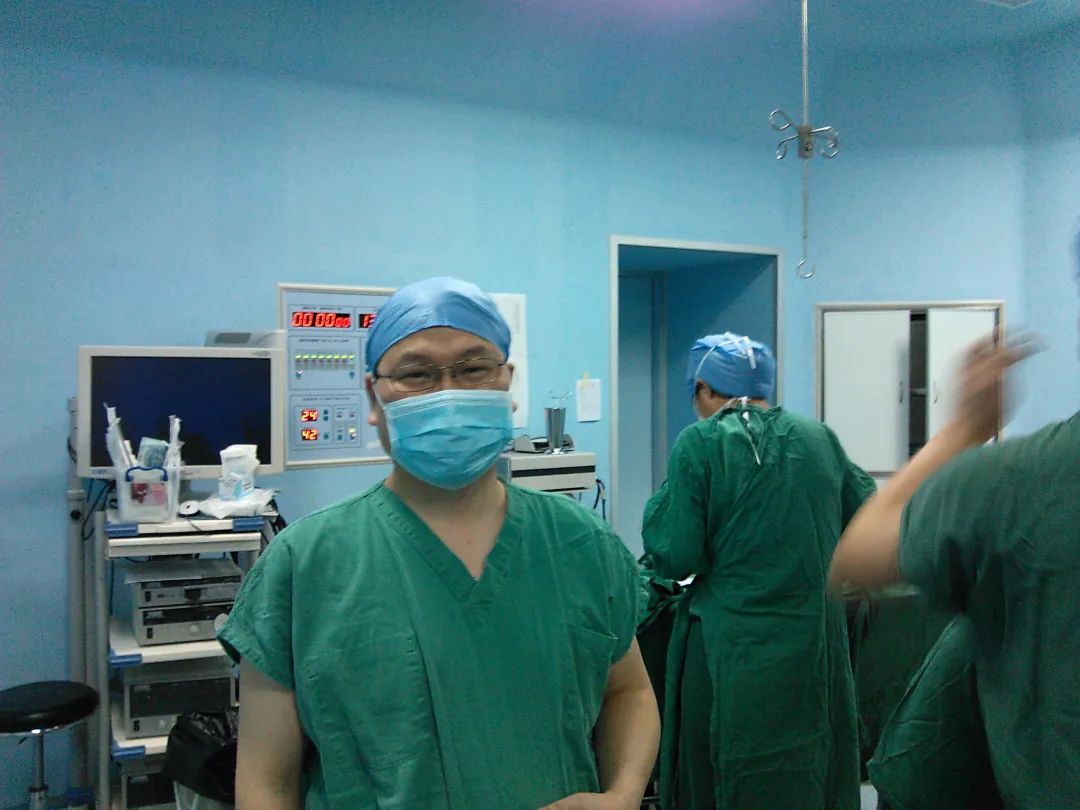 了不起的退役軍人丨40歲從軍醫“跨界”到海關(guān)，他竟還能年年拿第一！