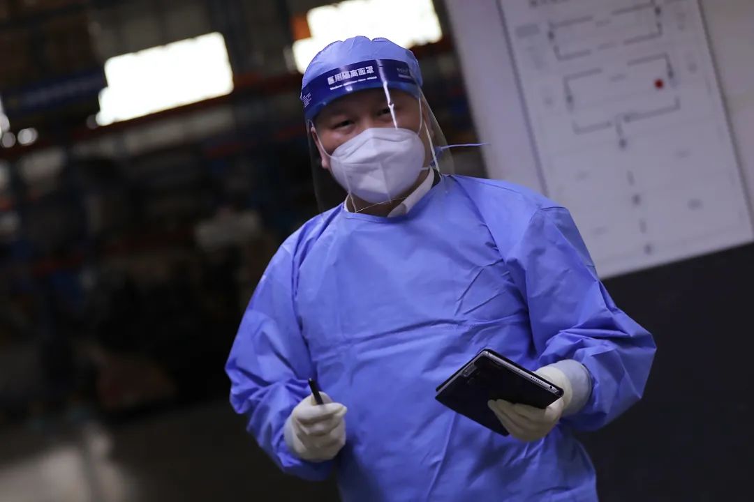 了不起的退役軍人丨40歲從軍醫“跨界”到海關(guān)，他竟還能年年拿第一！