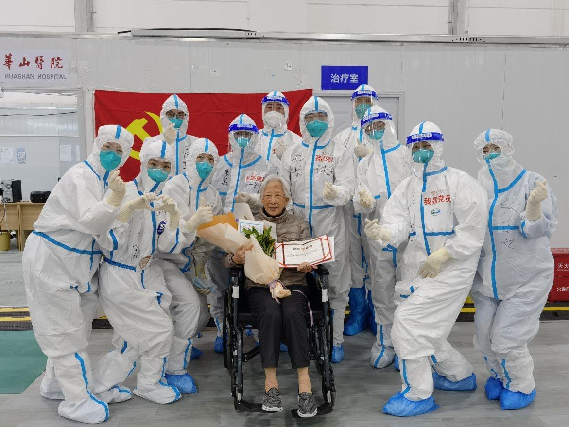 被發(fā)現了，方艙九旬老人居然是志愿軍英模！醫護們敬為“艙寶”