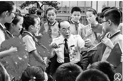 作為從“?？招埴棃F”所在部隊走出來(lái)的老兵，崔平均大力宣揚“?？招埴椌瘛? —— 擦亮英雄團隊的榮光