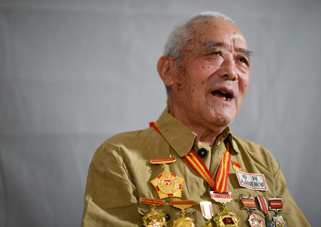 2.jpeg 浴血榮光丨致敬抗戰老戰士——周紹文-云南能投軍創(chuàng )產(chǎn)業(yè)投資有限公司