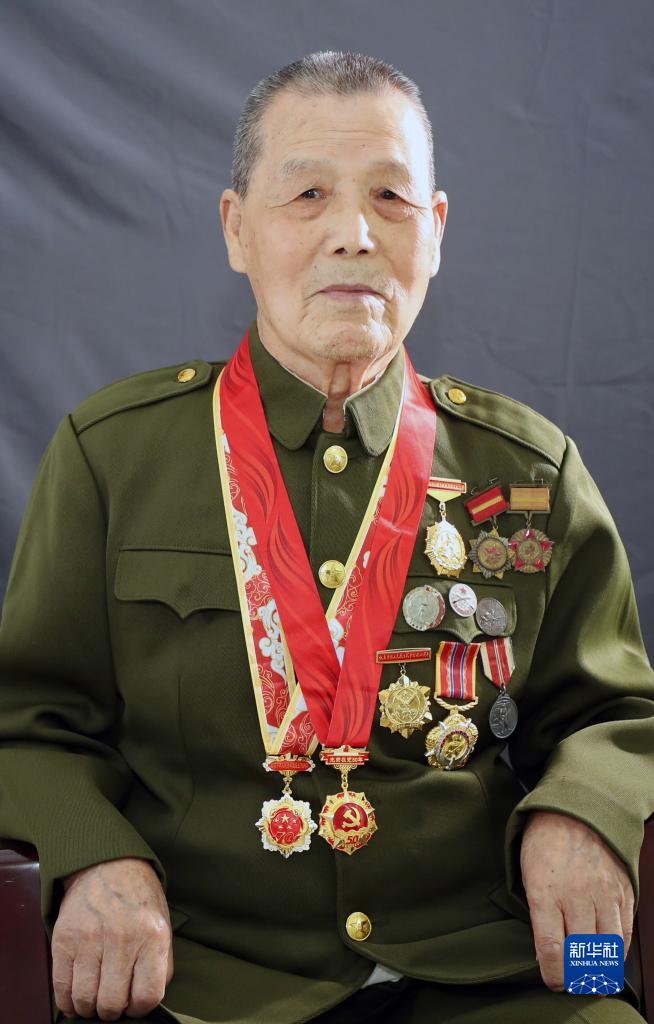 1128900411_16600074587931n.jpeg 浴血榮光丨致敬抗戰老戰士——夏豐鳴-云南能投軍創(chuàng )產(chǎn)業(yè)投資有限公司
