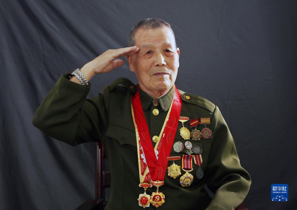 1128900411_16600074588221n.jpeg 浴血榮光丨致敬抗戰老戰士——夏豐鳴-云南能投軍創(chuàng )產(chǎn)業(yè)投資有限公司