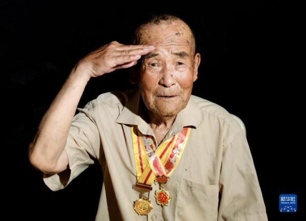 1523761313873152279.jpeg 浴血榮光丨致敬抗戰老戰士——張相林-云南能投軍創(chuàng )產(chǎn)業(yè)投資有限公司