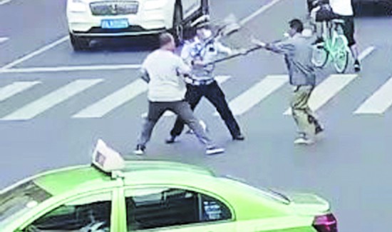 輔警、安裝工、騎手……望平街“六勇士”找到了
他們是普通人更是一眾英雄-云南能投軍創(chuàng  )產(chǎn)業(yè)投資有限公司