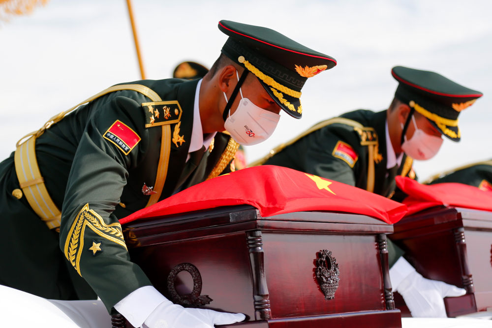10.jpg 中韓雙方交接第九批在韓中國人民志愿軍烈士遺骸-云南能投軍創(chuàng )產(chǎn)業(yè)投資有限公司