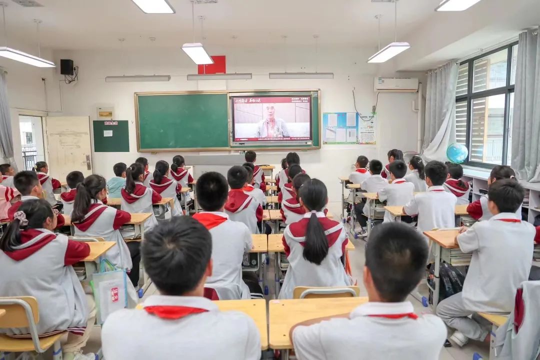 一場(chǎng)主題直播超億人次觀(guān)看，“中國退役軍人”這樣出圈！