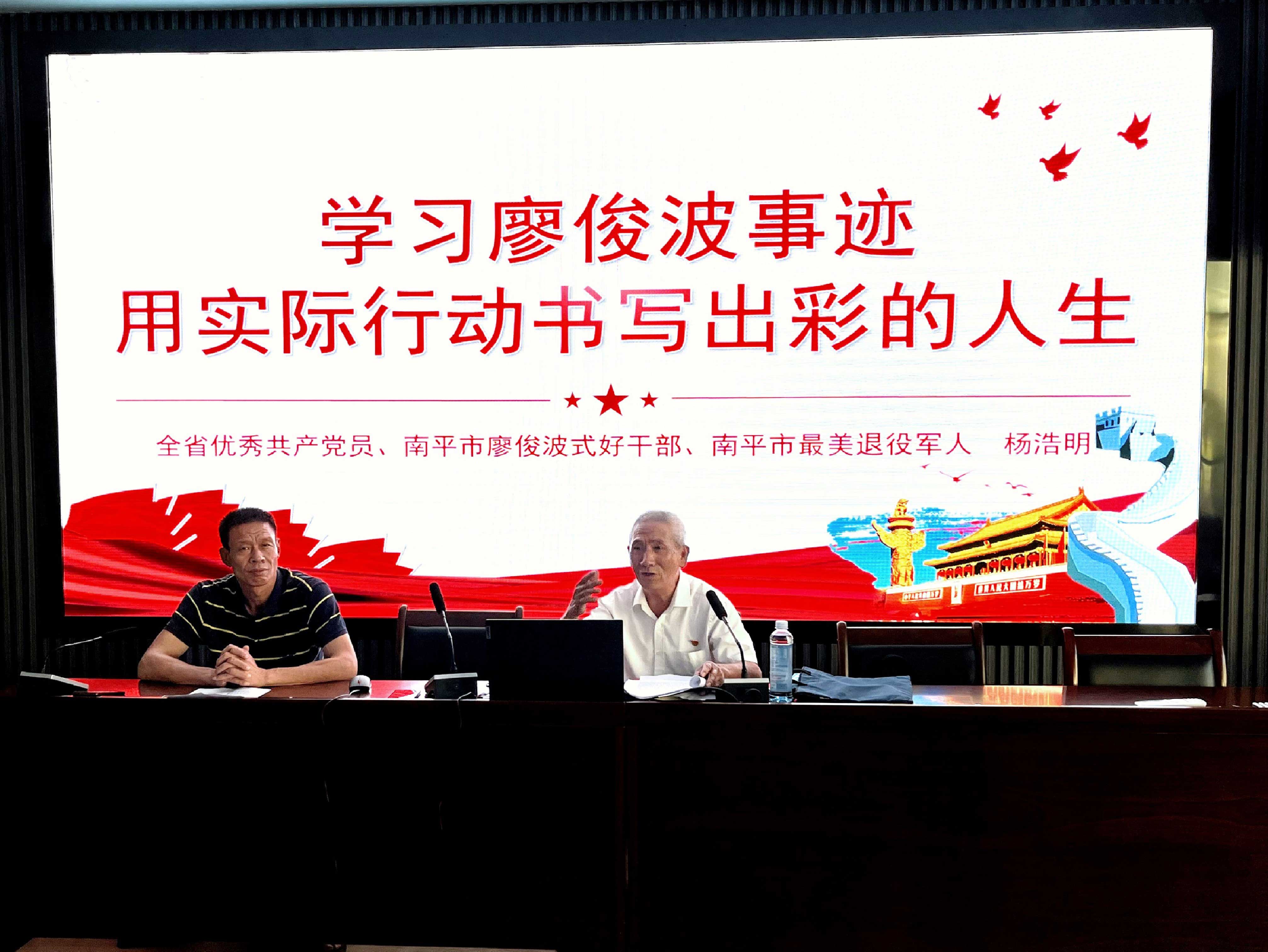 MAIN202209290922000472415422287.jpeg 喜迎二十大 老兵宣講進(jìn)校園-云南能投軍創(chuàng )產(chǎn)業(yè)投資有限公司