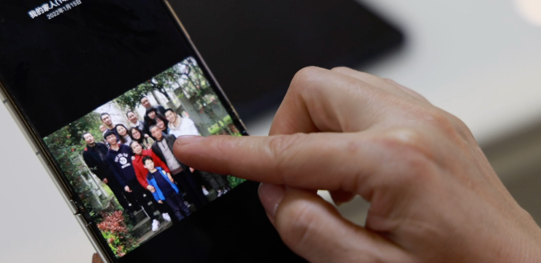 喜報牌匾送到葉光富家，姐姐說(shuō)他從小有個(gè)愿望……