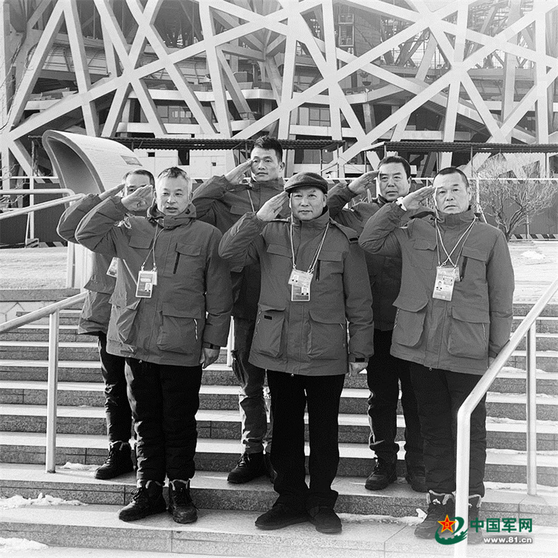 185f5c0396c10214265139.jpg 全國“最美退役軍人”鐘自奇:“夜空花匠”綻放燦爛人生-云南能投軍創(chuàng )產(chǎn)業(yè)投資有限公司