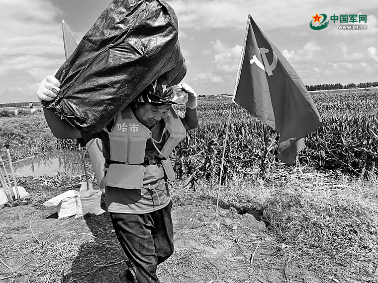 2.jpg 老兵“歸隊”:退役軍人積極參與防汛救災-云南能投軍創(chuàng )產(chǎn)業(yè)投資有限公司