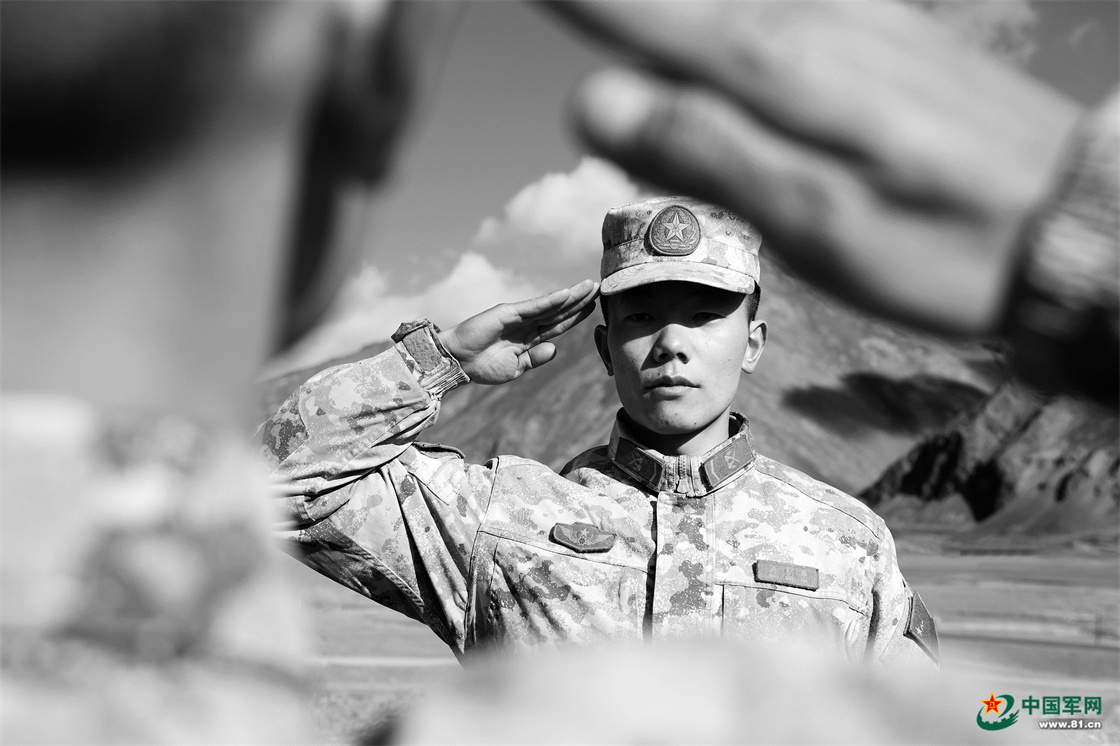 中國邊關(guān)丨雪山腳下，老兵不忍說(shuō)“再見(jiàn)”