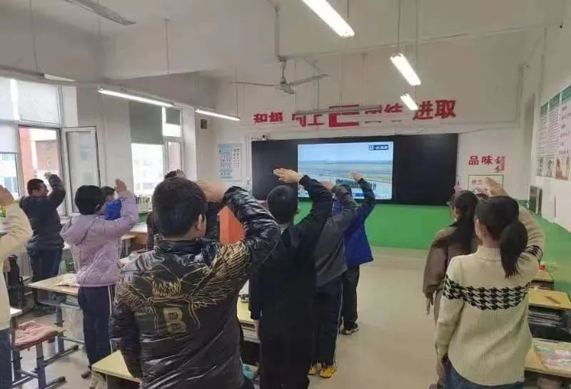 新華社：老師，那是什么？