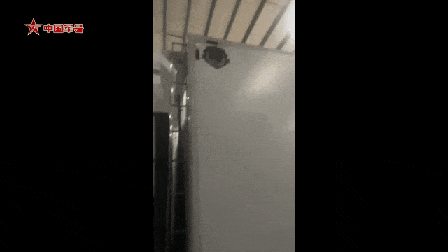 梅大高速上的退役軍人身影