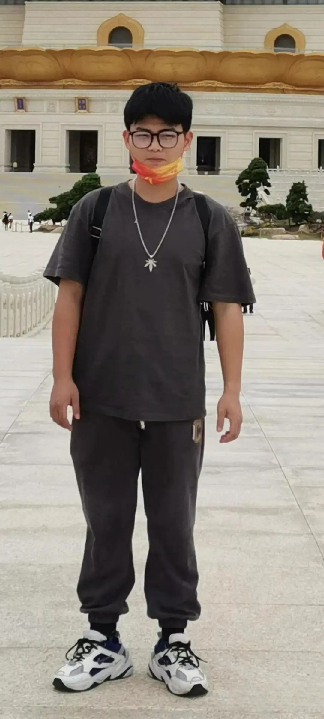 梅大高速上的退役軍人身影