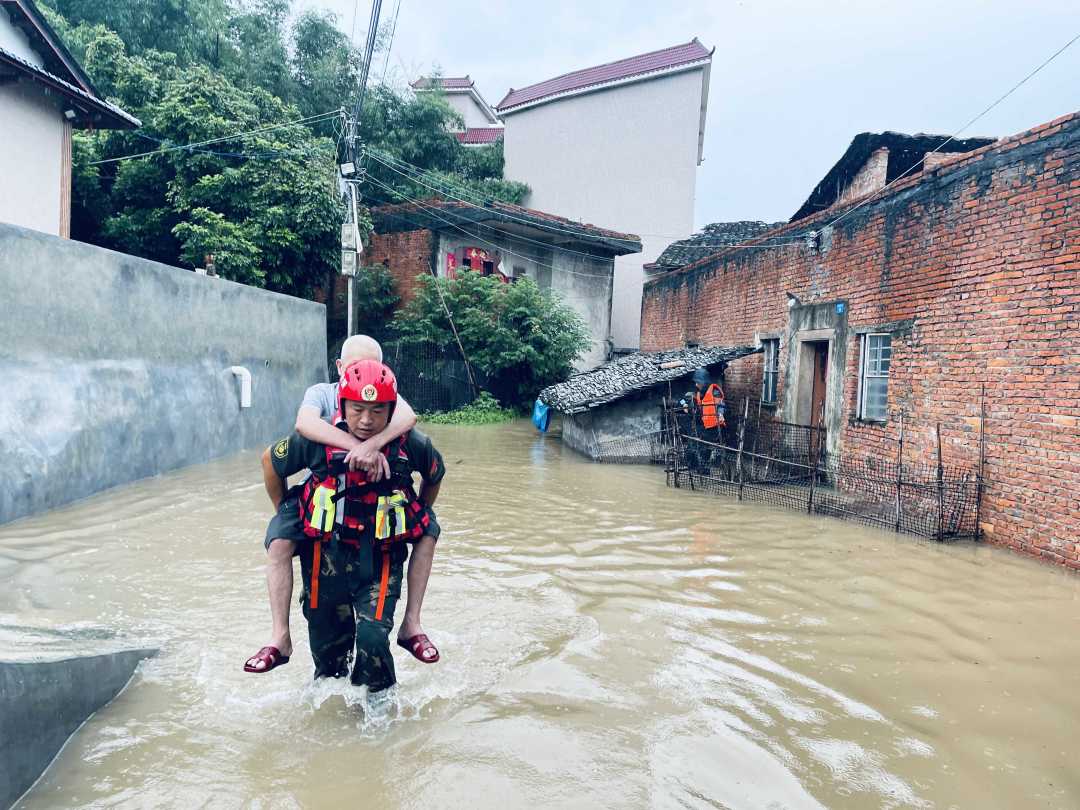 “純粹救援者”的軍人烙印