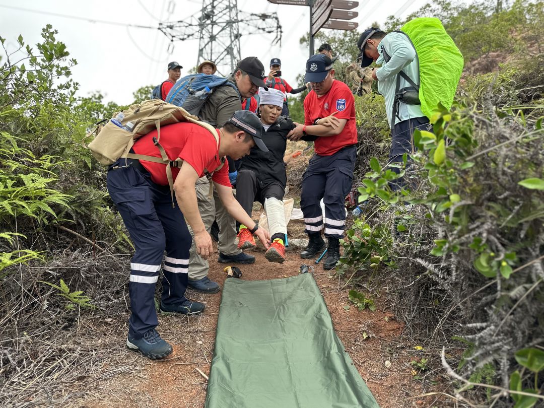 “純粹救援者”的軍人烙印