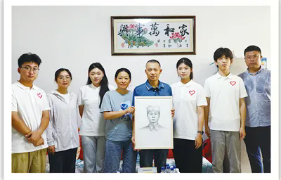 讓四百英烈容顏栩栩如生——安徽師范大學(xué)美術(shù)學(xué)院開(kāi)展“為烈士畫(huà)像”系列志愿服務(wù)活動(dòng)紀實(shí)-云南能投軍創(chuàng  )產(chǎn)業(yè)投資有限公司