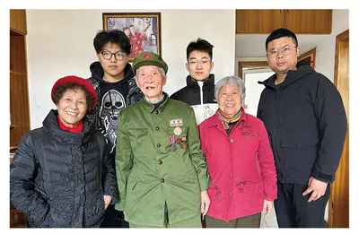 讓四百英烈容顏栩栩如生——安徽師范大學(xué)美術(shù)學(xué)院開(kāi)展“為烈士畫(huà)像”系列志愿服務(wù)活動(dòng)紀實(shí)-云南能投軍創(chuàng  )產(chǎn)業(yè)投資有限公司