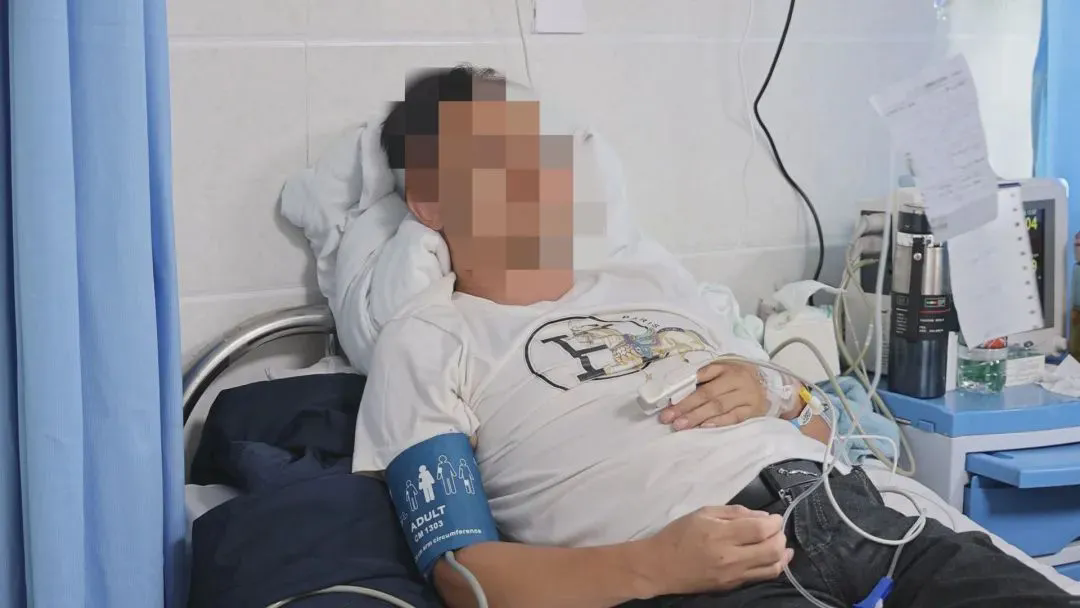 （退役軍人風(fēng)采）死死頂住失控車(chē)輛的他是退役軍人！